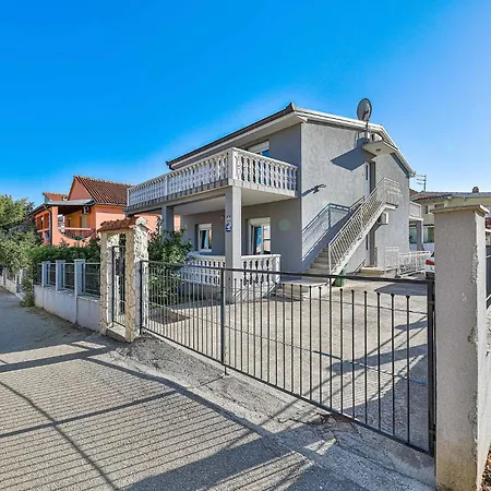 Okrug Gornji 73 With Outdoor Swimmingpool Prázdninový dům *