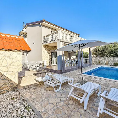 Okrug Gornji 73 With Outdoor Swimmingpool Трогір