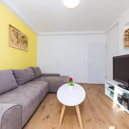 Ferienhaus Stunning Home In Okrug Gornji With Wifi Trogir