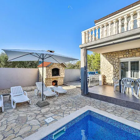Okrug Gornji 73 With Outdoor Swimmingpool