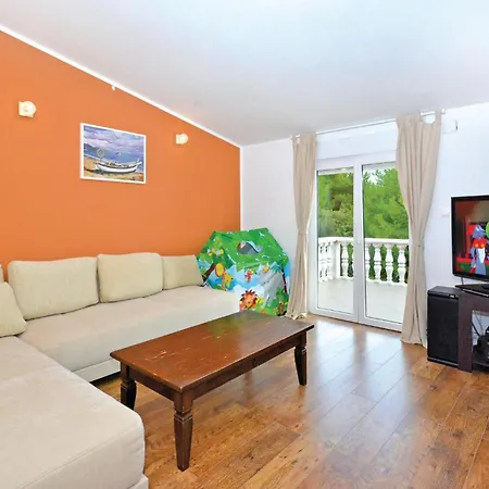 Stunning Home In Okrug Gornji With Wifi *