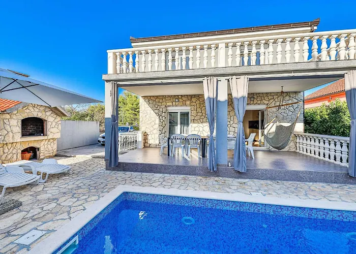 Будинок відпочинку Okrug Gornji 73 With Outdoor Swimmingpool