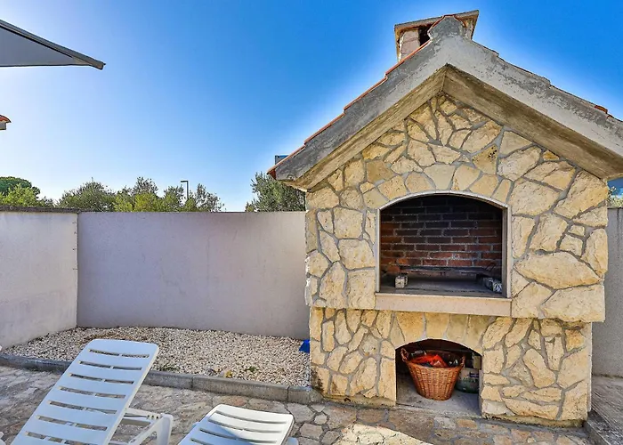 Будинок відпочинку Okrug Gornji 73 With Outdoor Swimmingpool Трогір