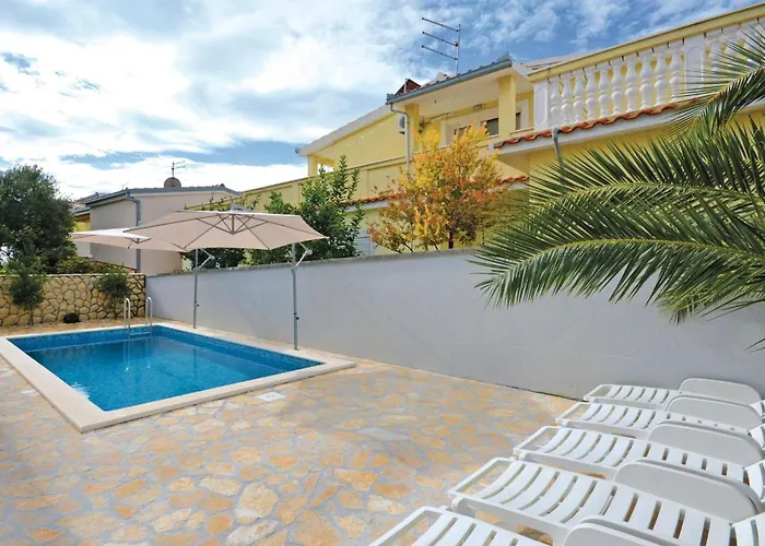 Будинок відпочинку Okrug Gornji 73 With Outdoor Swimmingpool Трогір