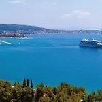 Holiday Home Okrug Gornji 73 With Outdoor Swimmingpool * Trogir
