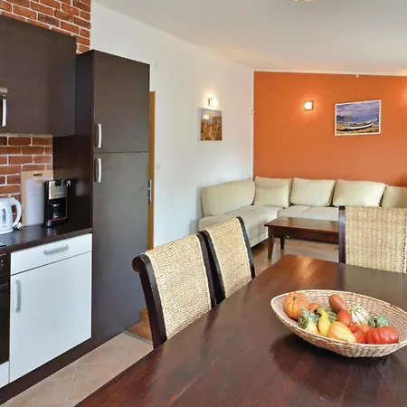 Дом отдыха Holiday Home Okrug Gornji 73 With Outdoor Swimmingpool *