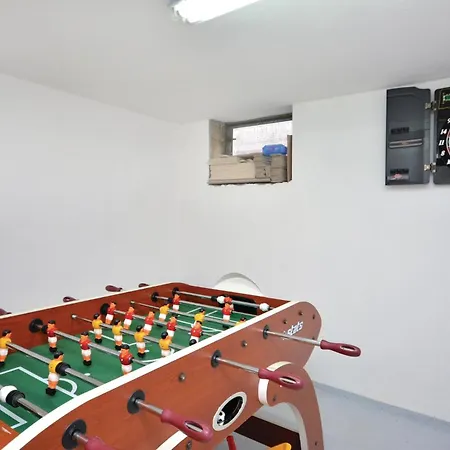 Okrug Gornji 73 With Outdoor Swimmingpool Nyaraló