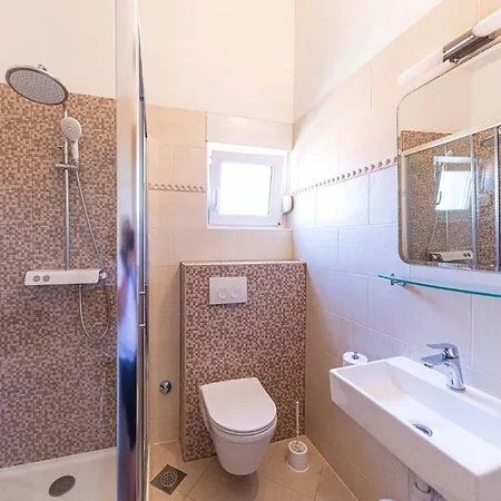 Holiday Home Okrug Gornji 73 With Outdoor Swimmingpool Дом отдыха *