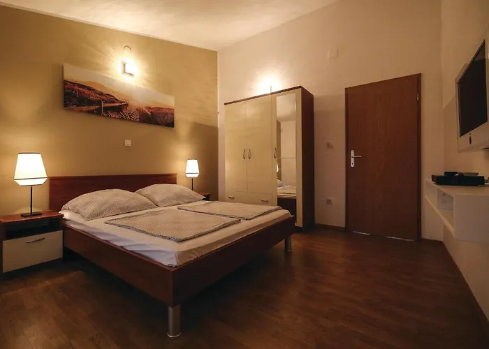 Vakantiehuis Okrug Gornji 73 With Outdoor Swimmingpool *
