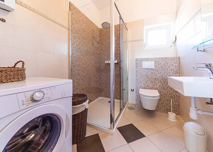 Okrug Gornji 73 With Outdoor Swimmingpool *
