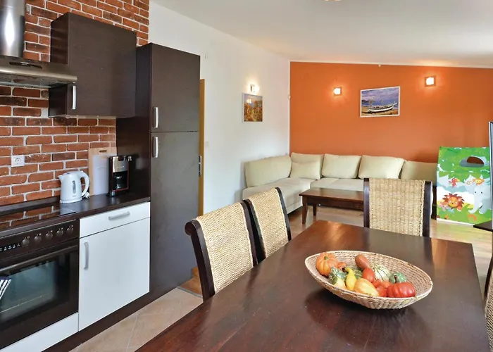 Vakantiehuis Okrug Gornji 73 With Outdoor Swimmingpool *