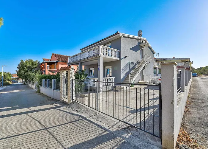 Holiday Home Okrug Gornji 73 With Outdoor Swimmingpool Ferienhaus *