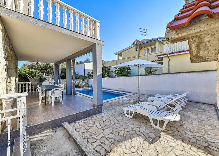 Okrug Gornji 73 With Outdoor Swimmingpool Hébergement de vacances *