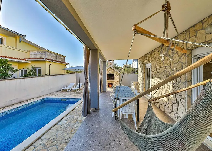 Vakantiehuis Okrug Gornji 73 With Outdoor Swimmingpool