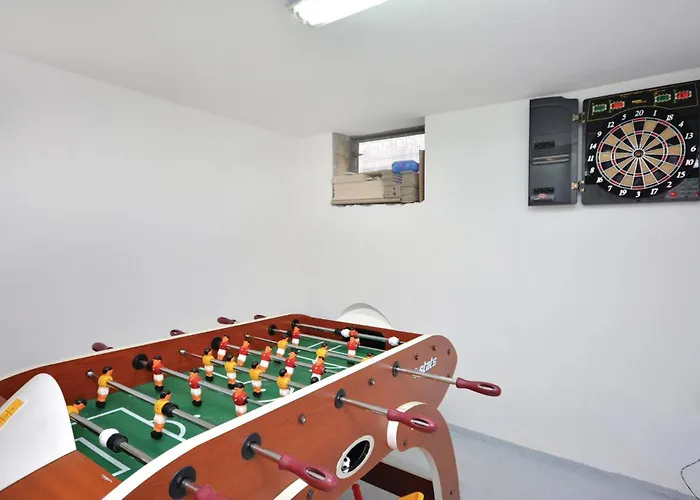 Okrug Gornji 73 With Outdoor Swimmingpool Vakantiehuis