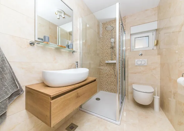 Okrug Gornji 73 With Outdoor Swimmingpool *