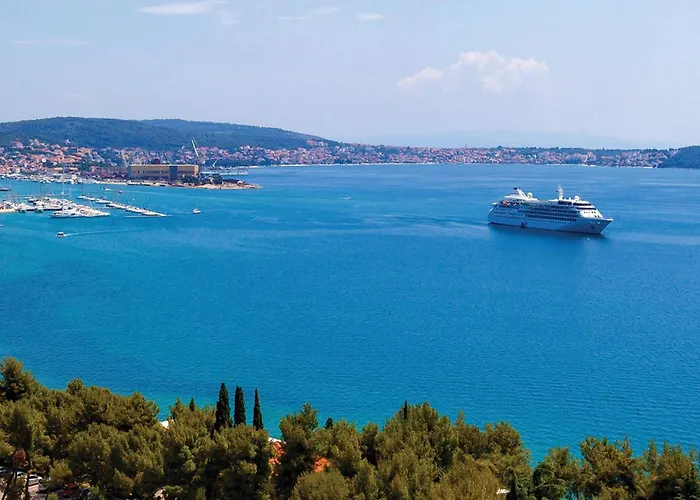Okrug Gornji 73 With Outdoor Swimmingpool * Trogir
